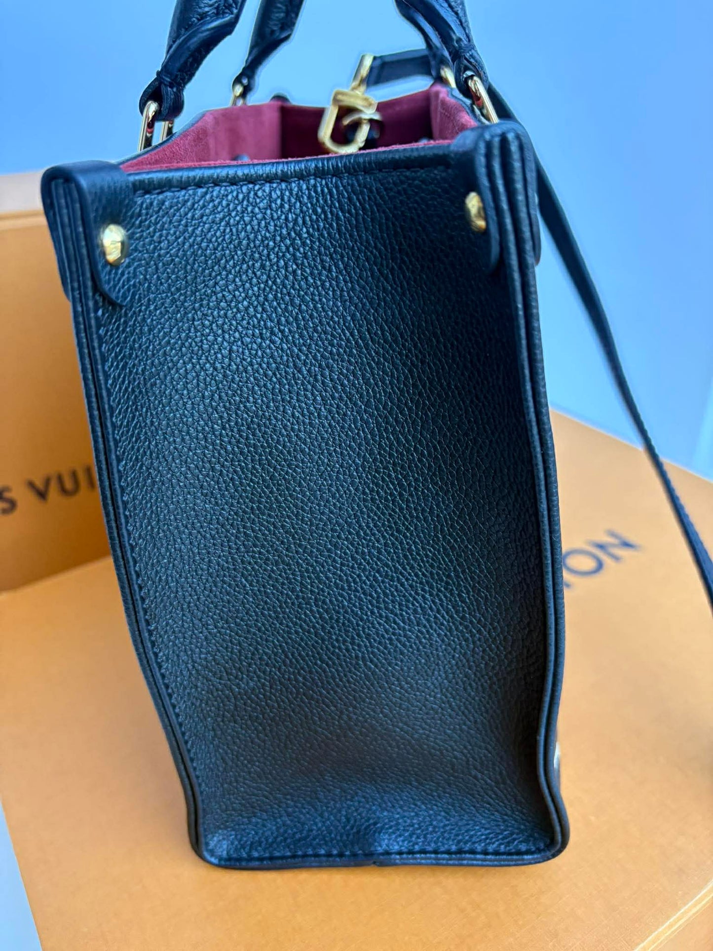 Louis Vuitton On the Go impriente pm Excellent Condition