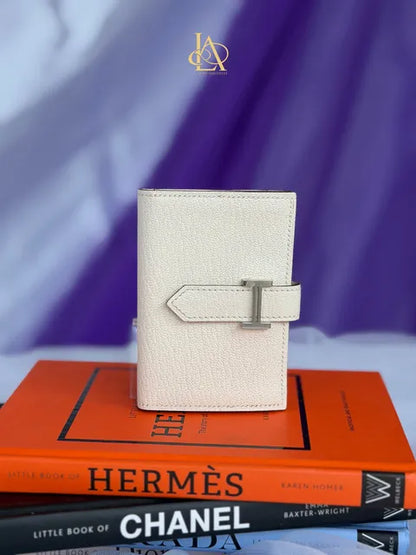 Hermes White Bifold Bearn card holder stamp U Brandnew