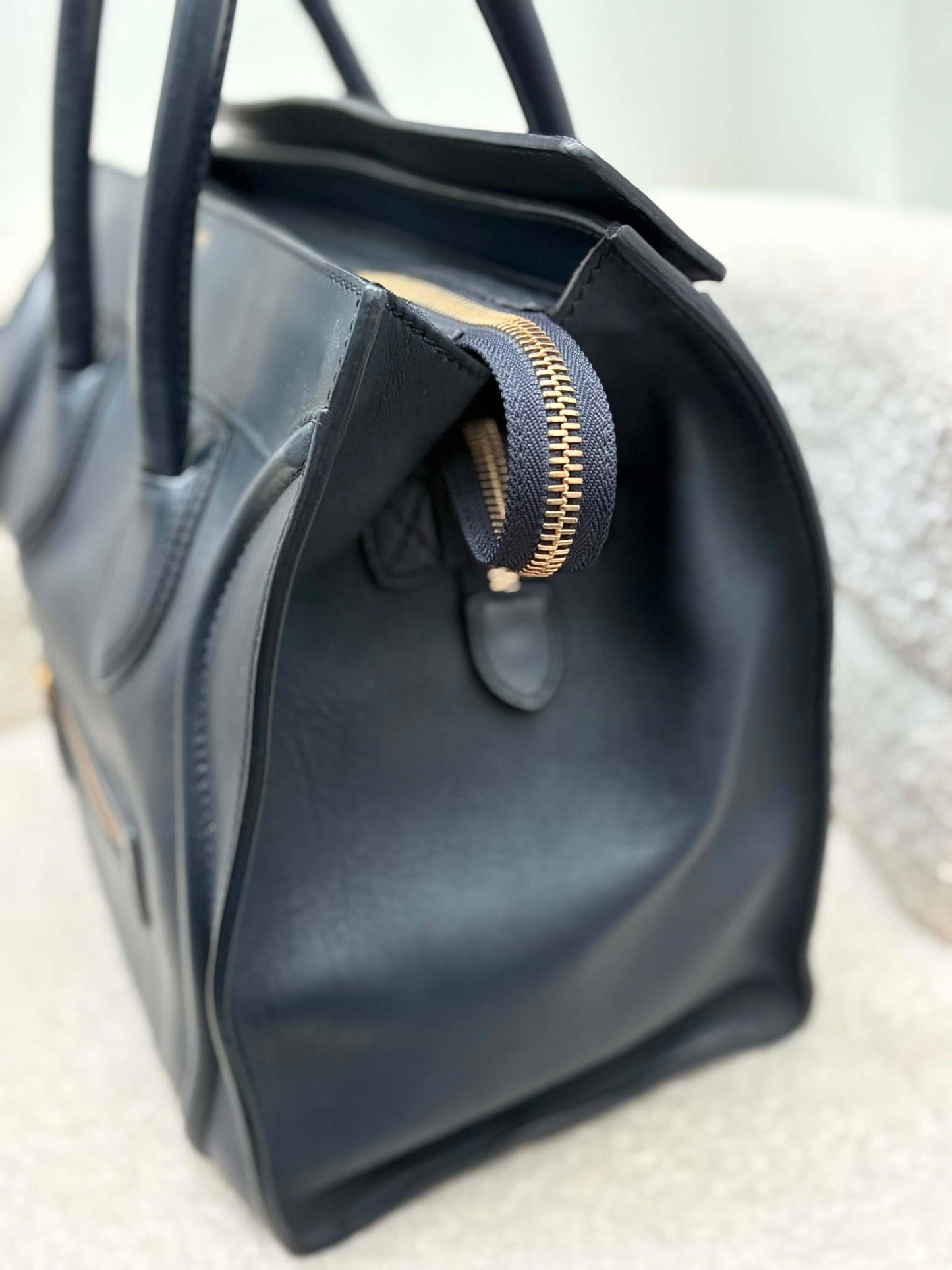 Celine luggage micro deep blue ghw Rank A