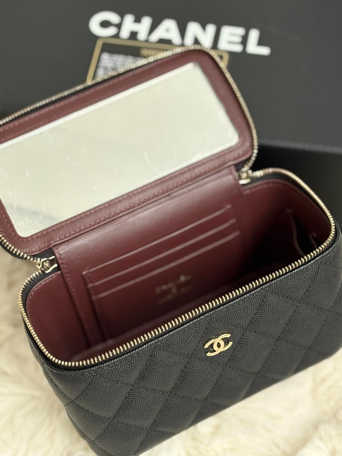 Chanel vanity caviar ghw series 9/10 excellent