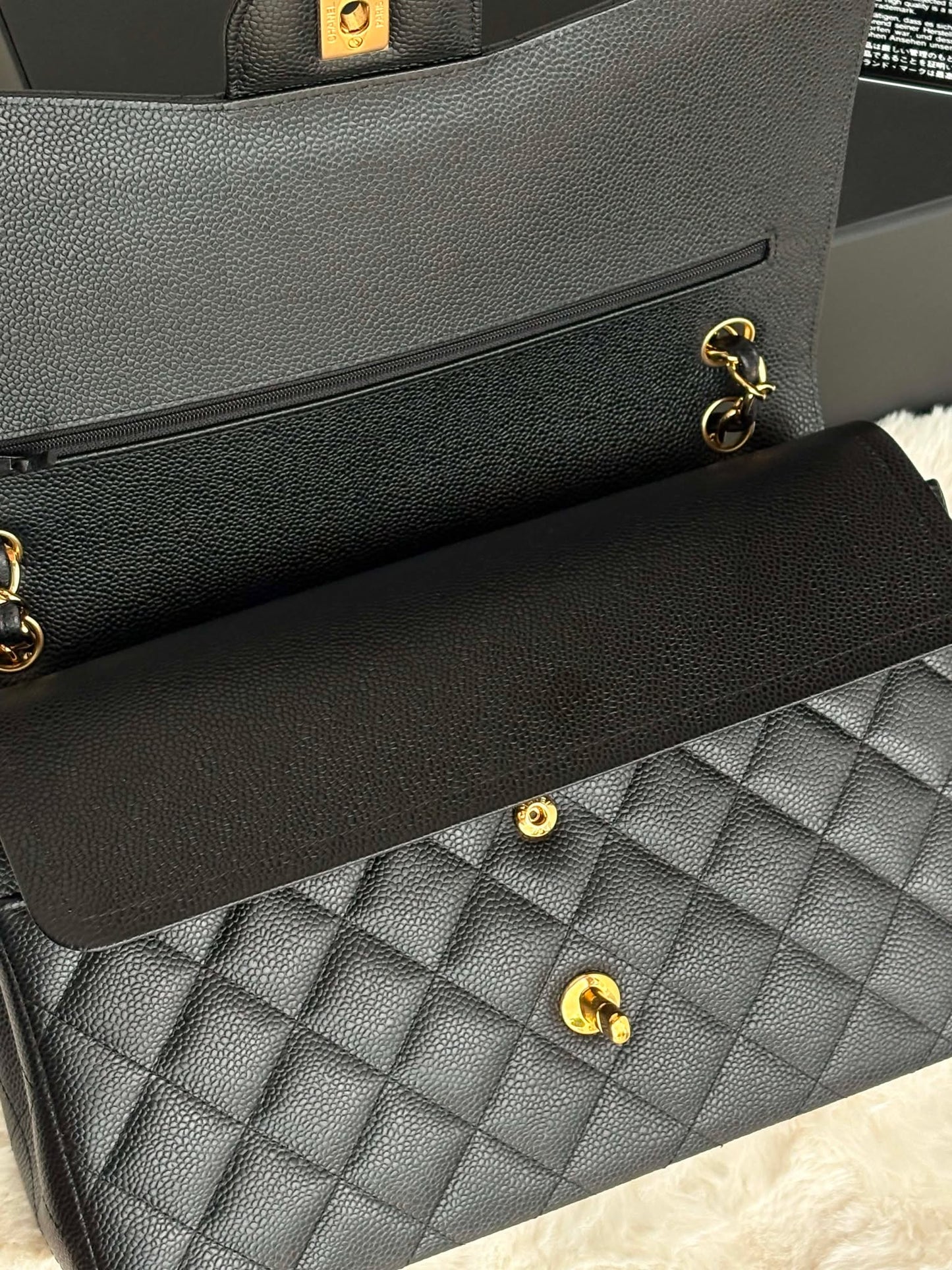 Chanel Large flap black caviar series 30424488 Rank SA