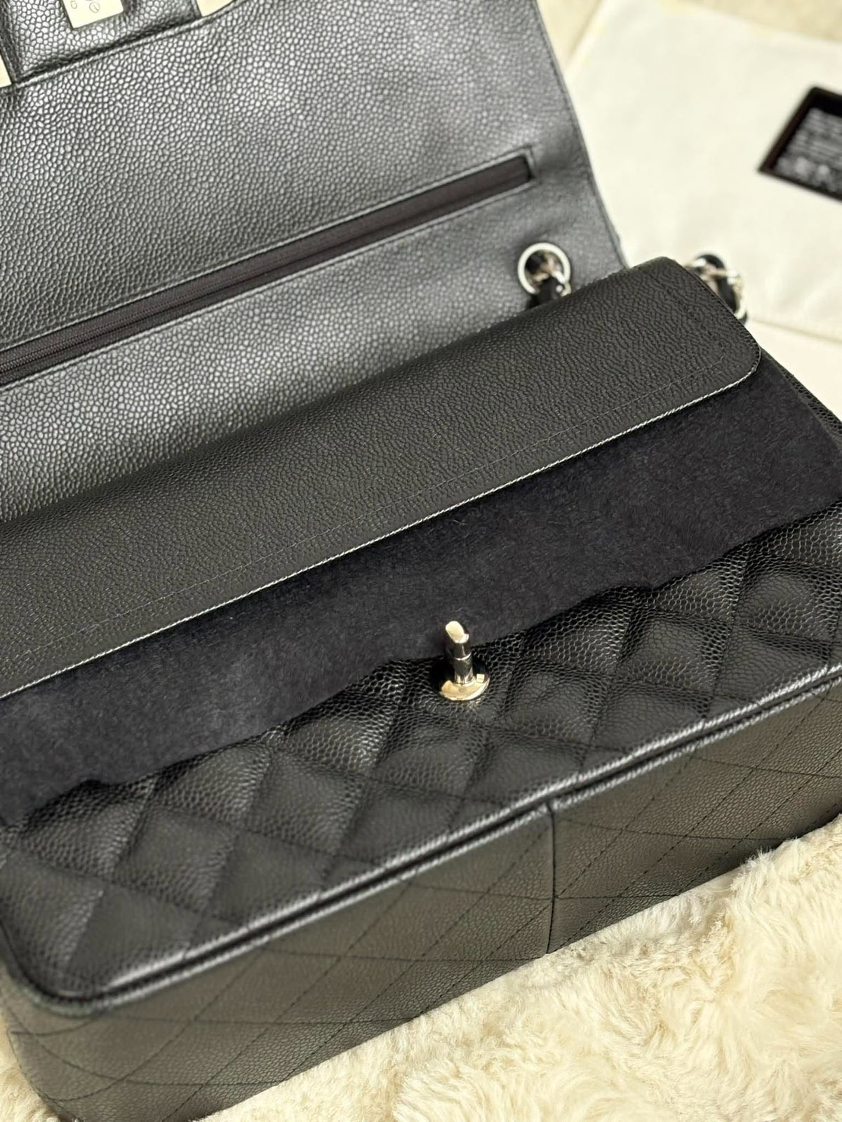 Chanel Jumbo Flap Black Caviar Shw series 19915806 9/10 Excellent Used