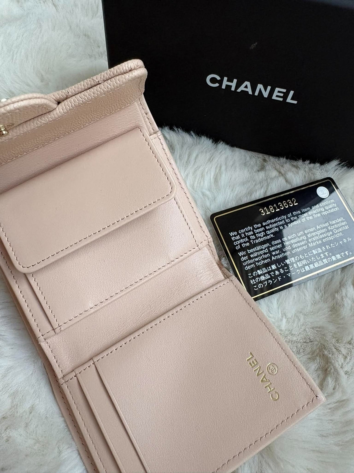 Chanel trifold waller caviar beige&nbsp; series 31813632 9/10
