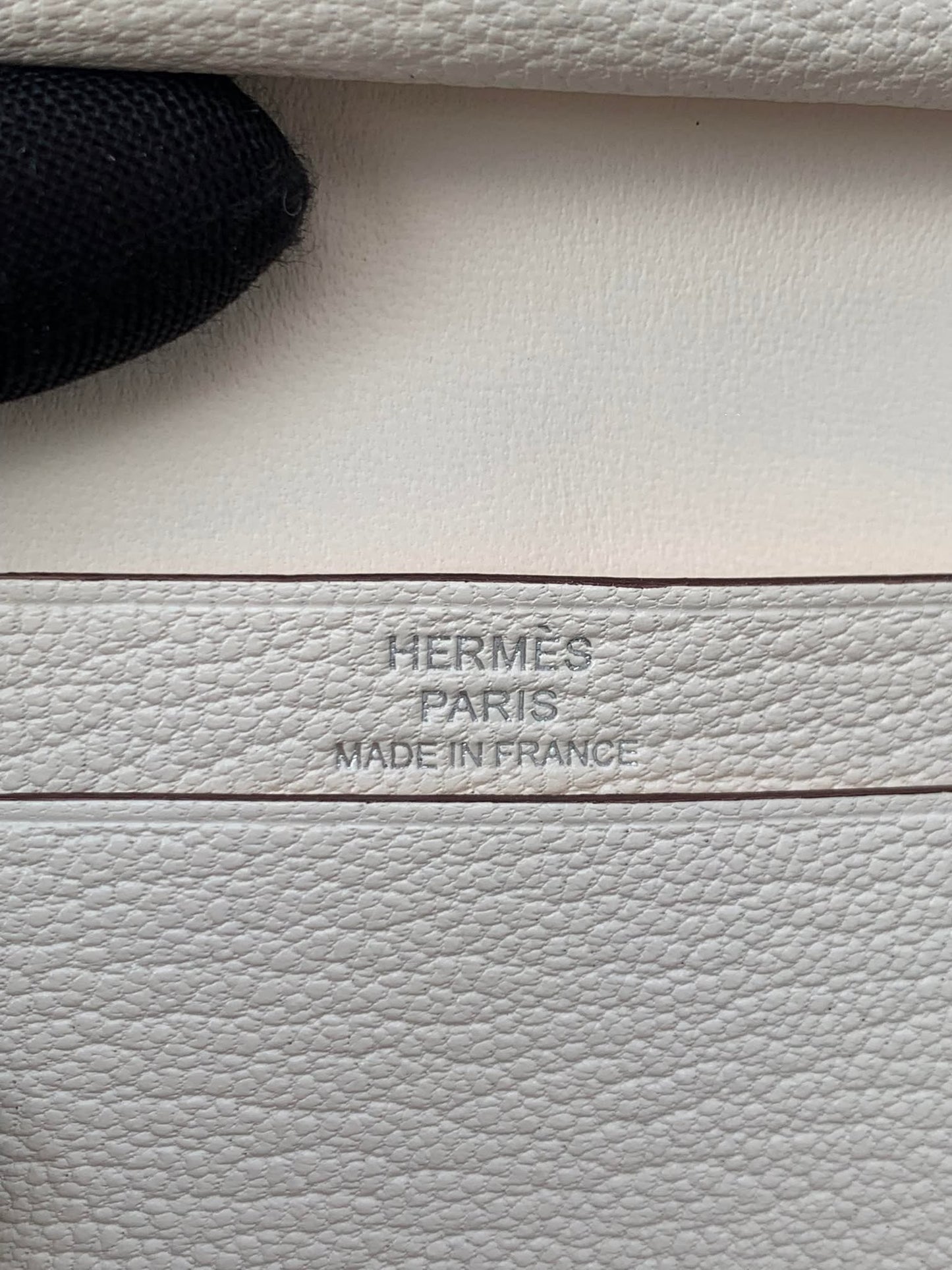 Hermes White Bifold Bearn card holder stamp U Brandnew