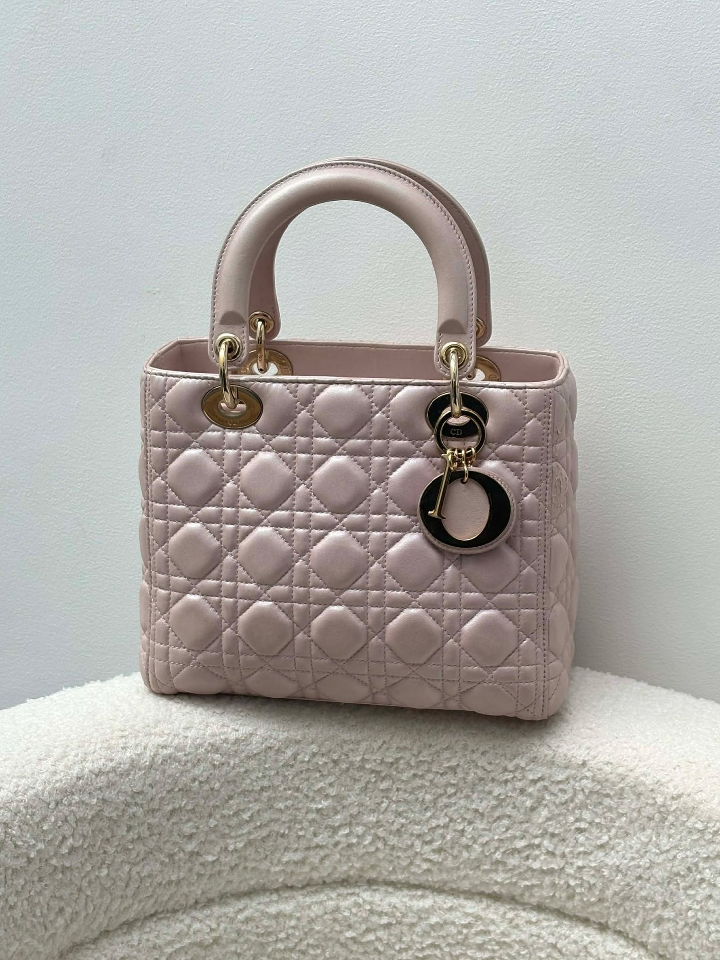 Lady dior medium iridescent pink 18-BO-1126