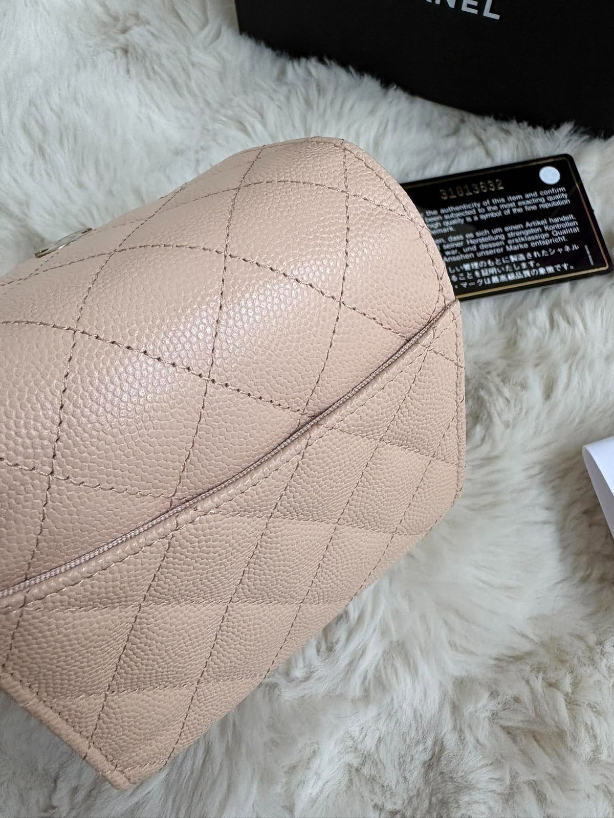 Chanel trifold waller caviar beige&nbsp; series 31813632 9/10