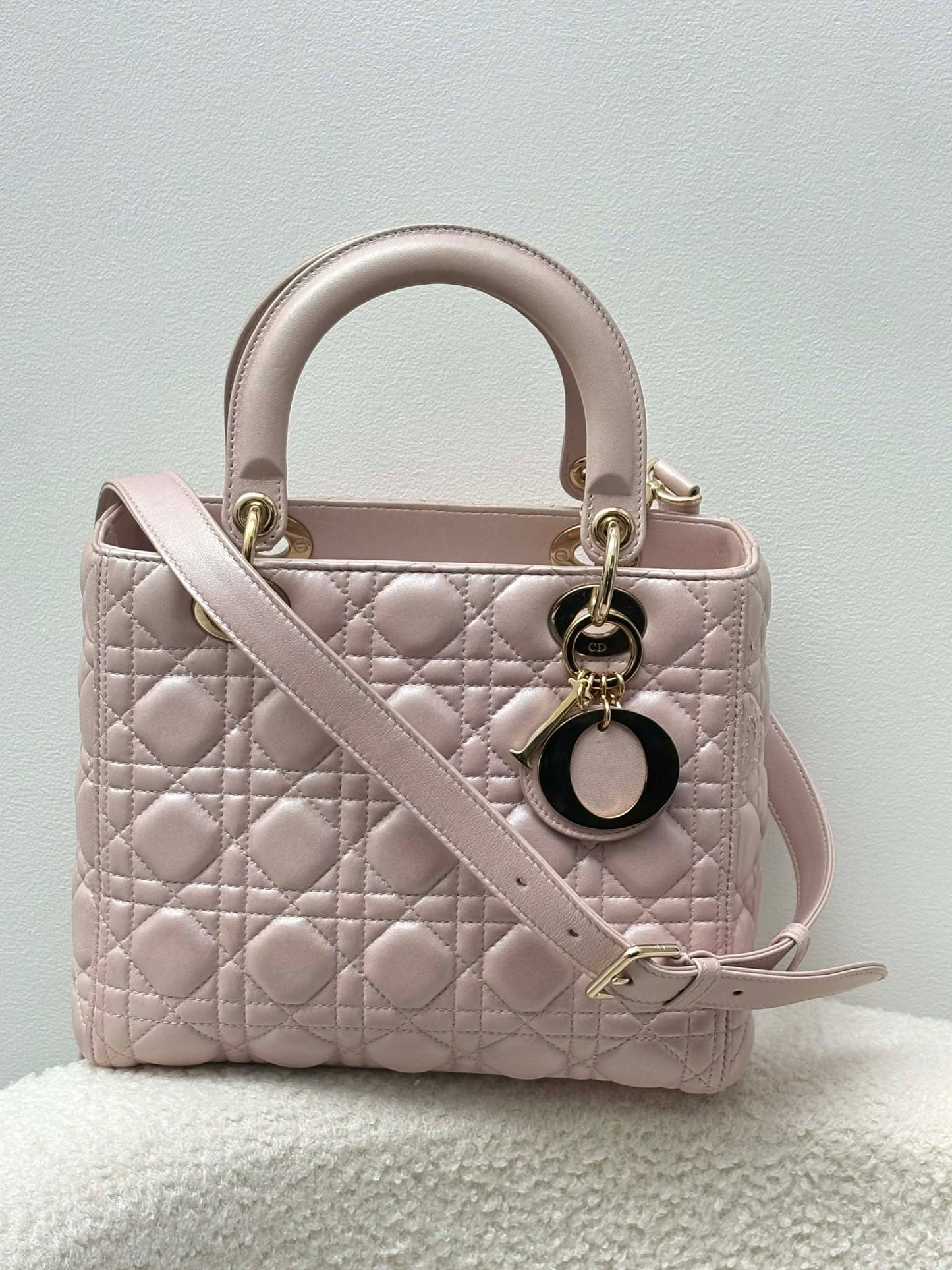 Lady dior medium iridescent pink 18-BO-1126