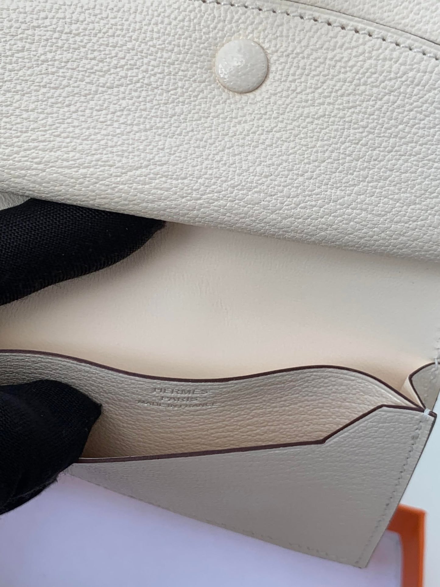 Hermes White Bifold Bearn card holder stamp U Brandnew
