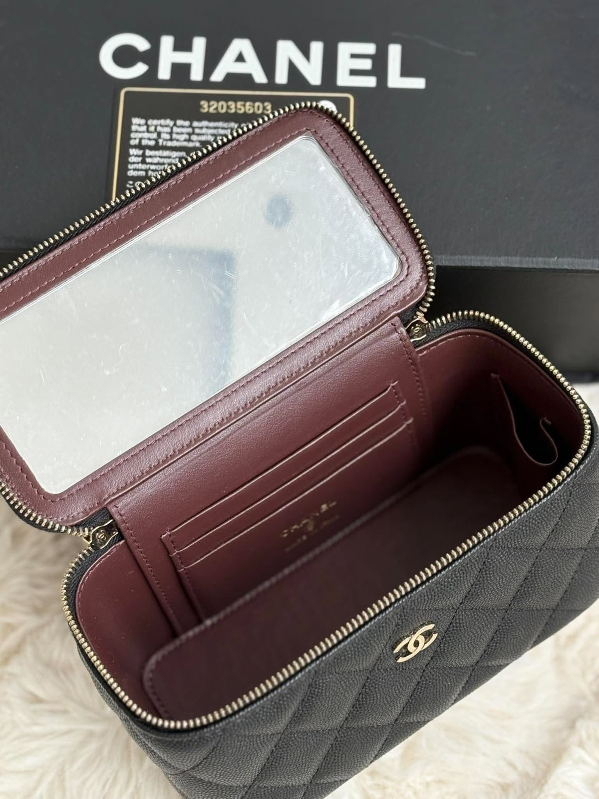 Chanel vanity caviar ghw series 9/10 excellent