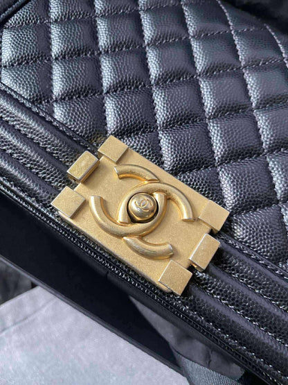 Chanel leboy new med black caviar ghw series 27325601 Rank A