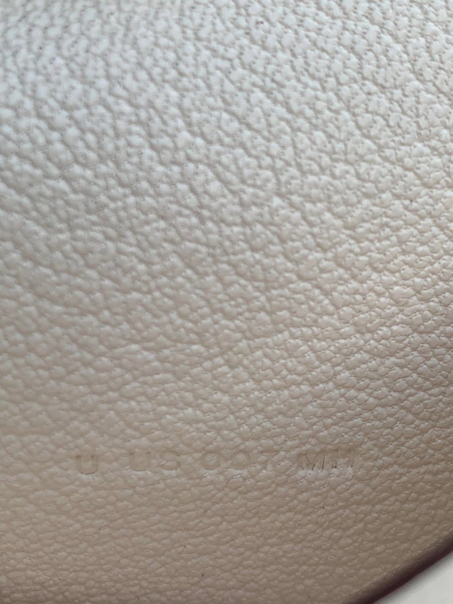 Hermes White Bifold Bearn card holder stamp U Brandnew