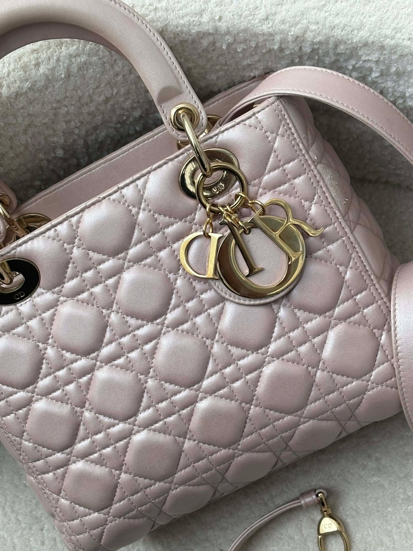 Lady dior medium iridescent pink 18-BO-1126