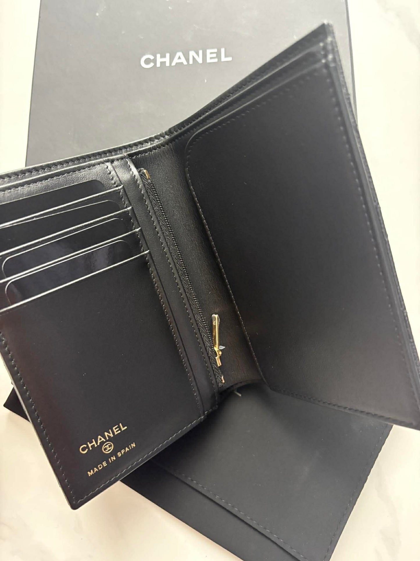 Chanel Passport holder big cc micro H0H63EC8