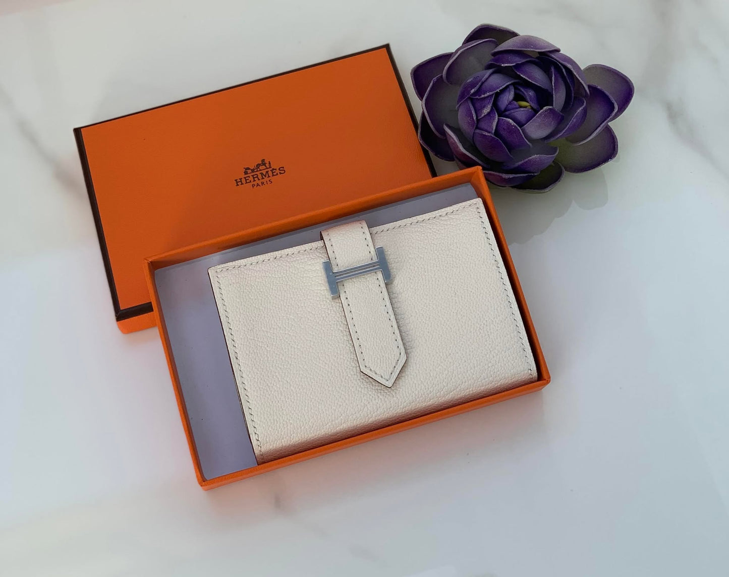 Hermes White Bifold Bearn card holder stamp U Brandnew