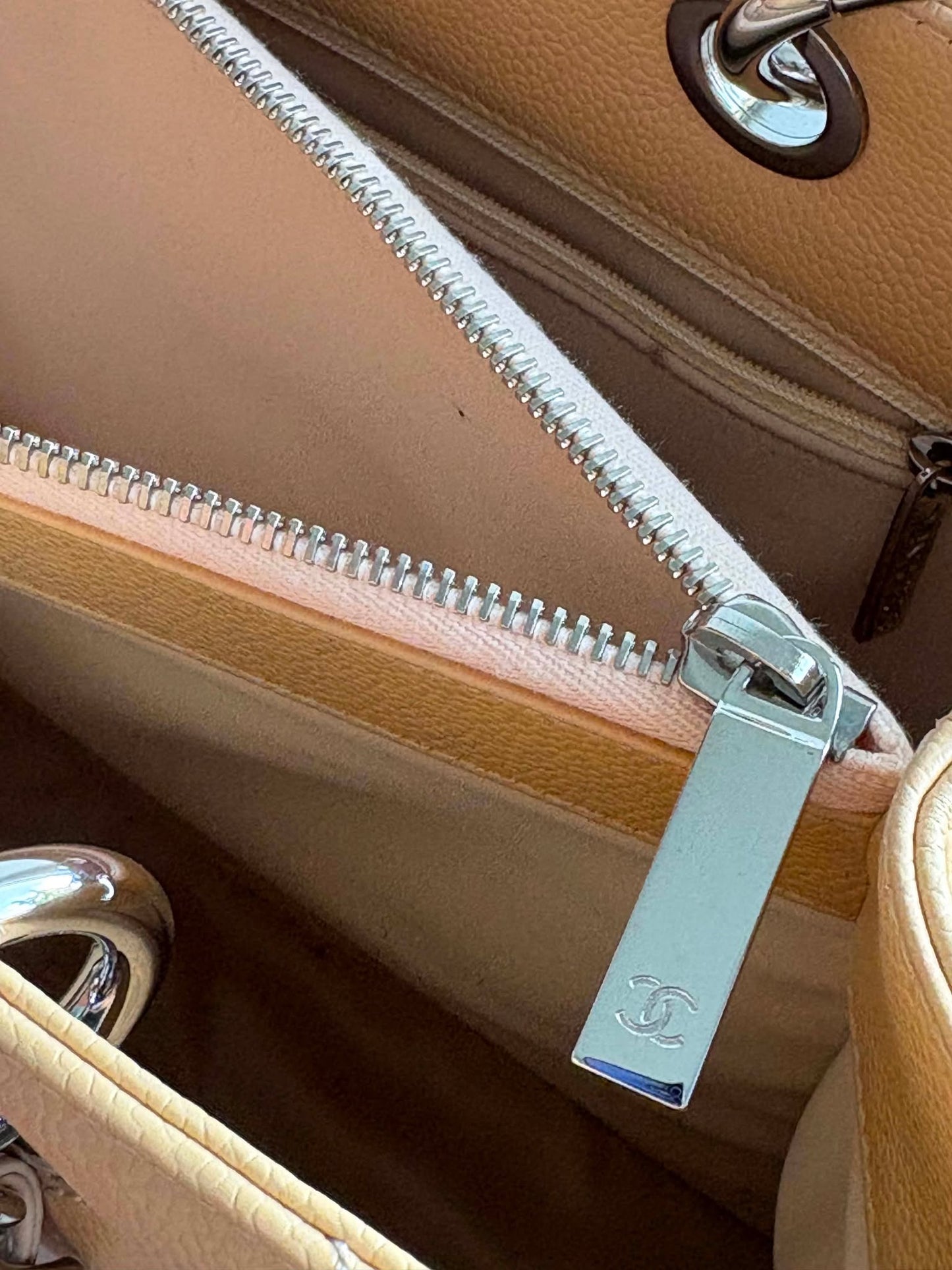 Chanel gst beige 19106870 rank A