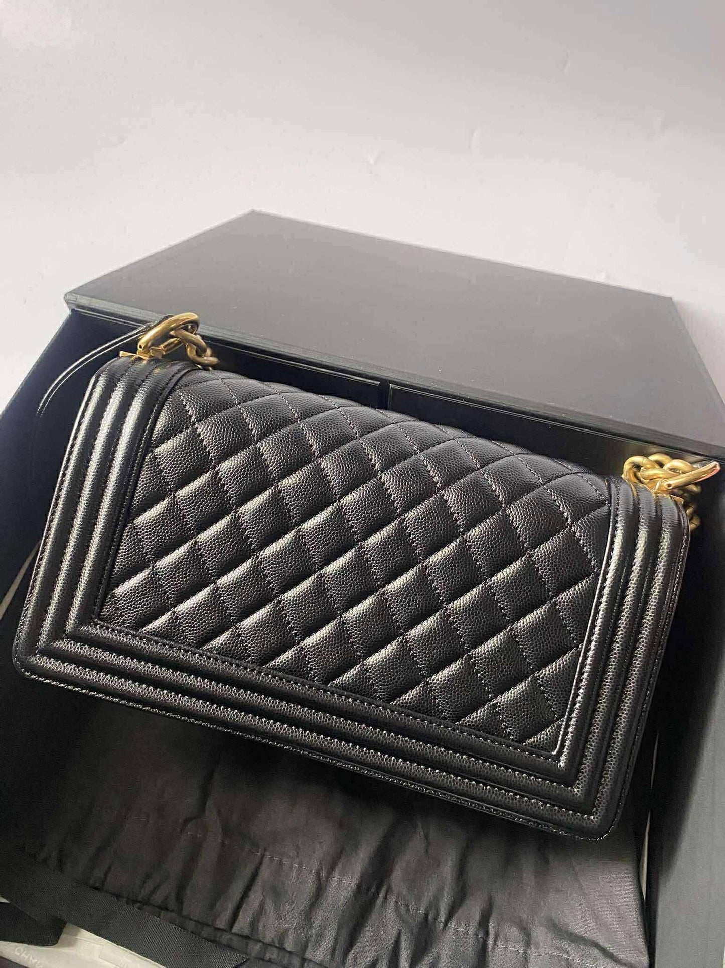Chanel leboy new med black caviar ghw series 27325601 Rank A