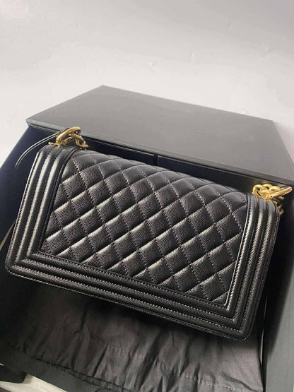 Chanel leboy new med black caviar ghw series 27325601 Rank A