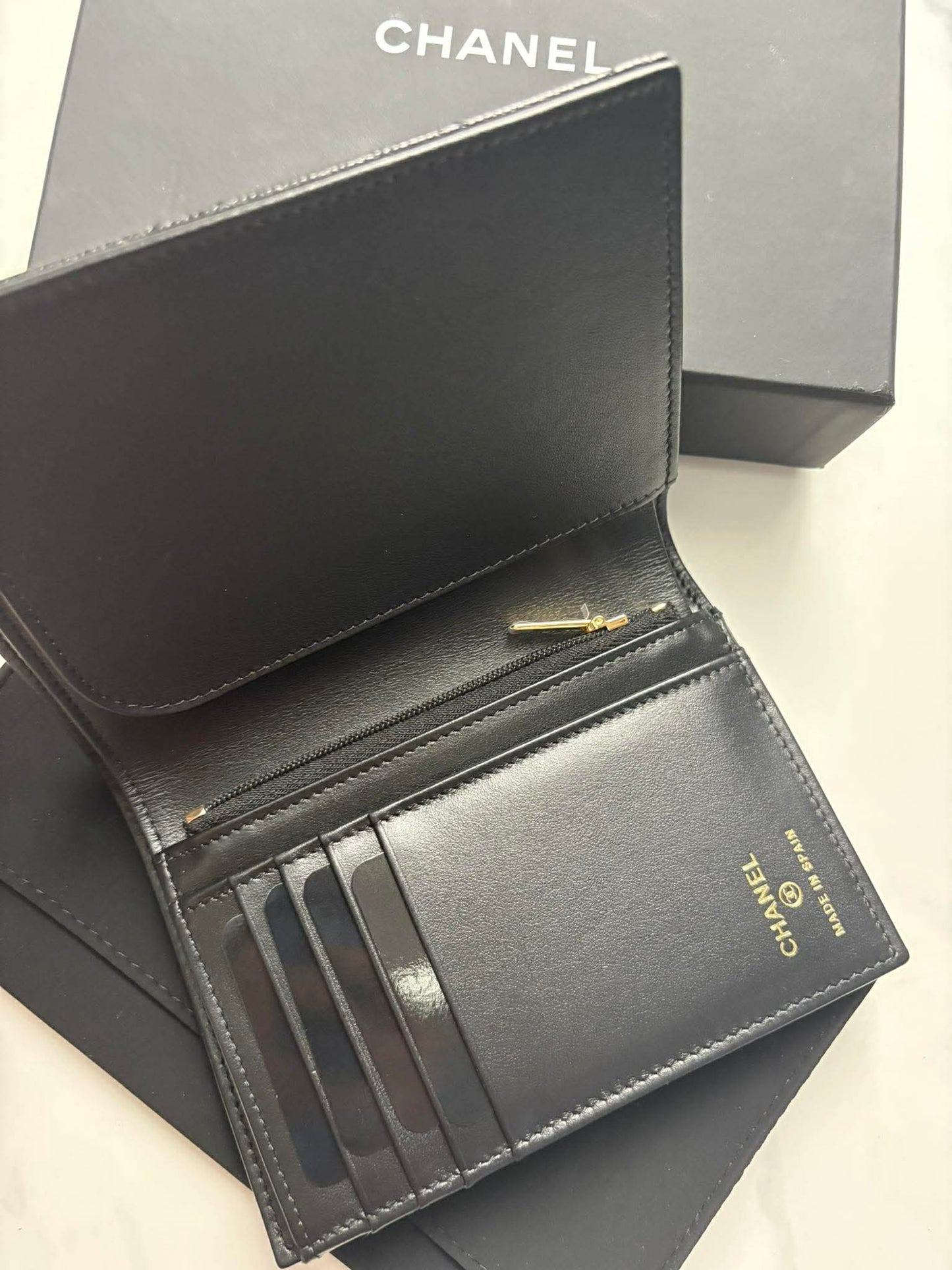 Chanel Passport holder big cc micro H0H63EC8