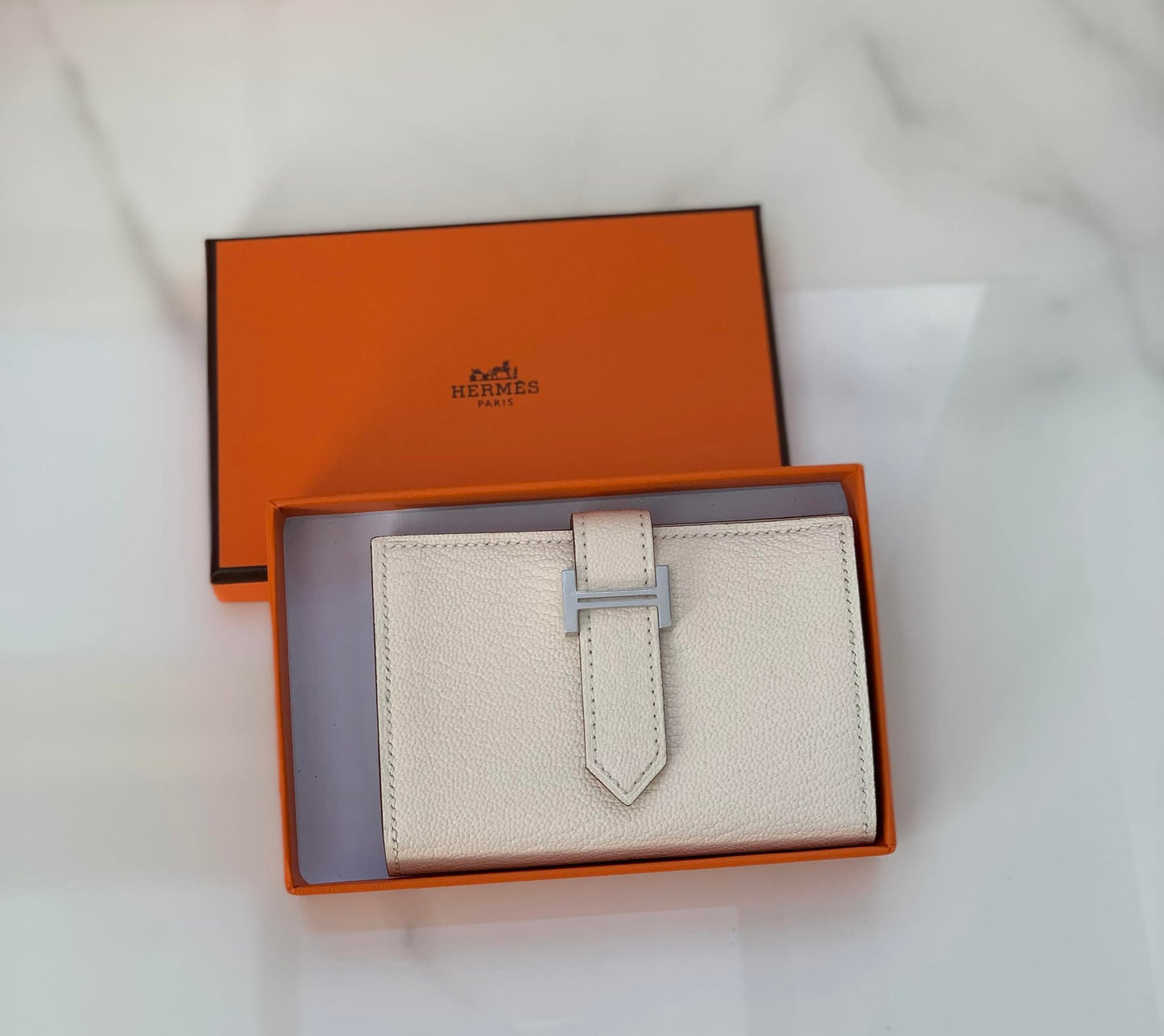 Hermes White Bifold Bearn card holder stamp U Brandnew