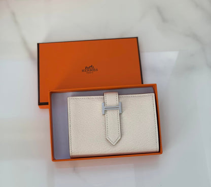 Hermes White Bifold Bearn card holder stamp U Brandnew