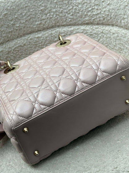 Lady dior medium iridescent pink 18-BO-1126