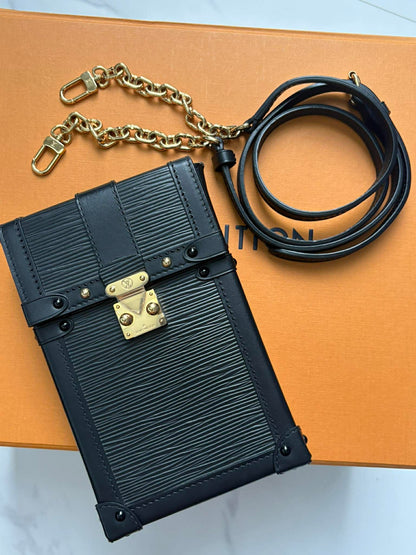 Louis Vutton&nbsp; Epi Trunk black with strap NZ4149