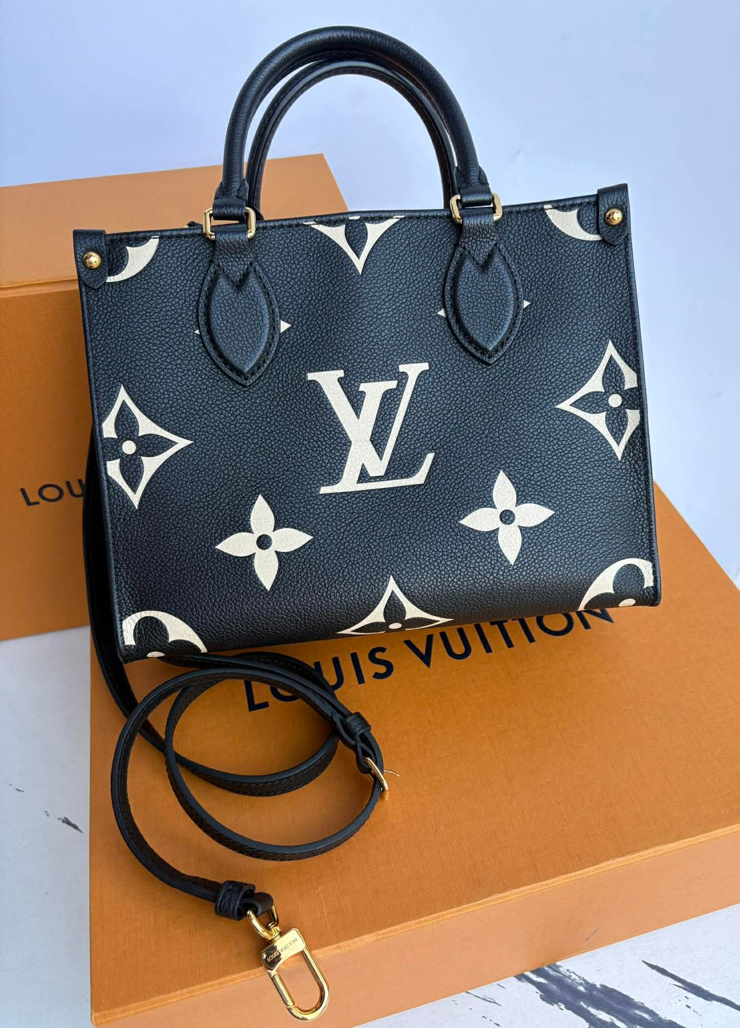 Louis Vuitton On the Go impriente pm Excellent Condition
