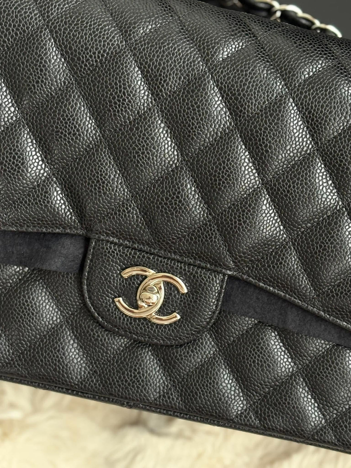 Chanel Jumbo Flap Black Caviar Shw Series 21624403