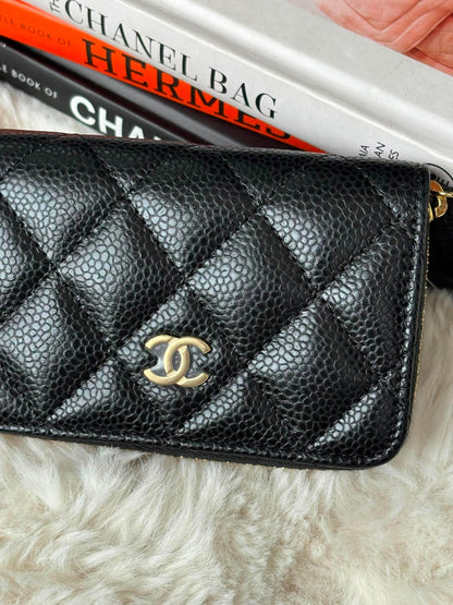Chanel Compact zippy black chw caviar UUC7P366