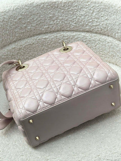 Lady dior medium iridescent pink 18-BO-1126