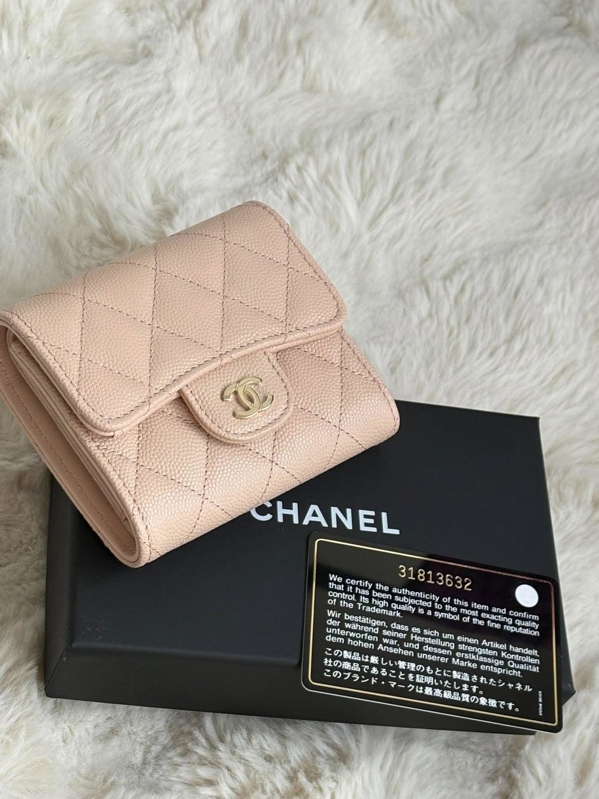 Chanel trifold waller caviar beige&nbsp; series 31813632 9/10