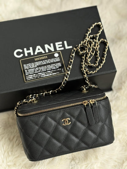 Chanel vanity caviar ghw series 9/10 excellent