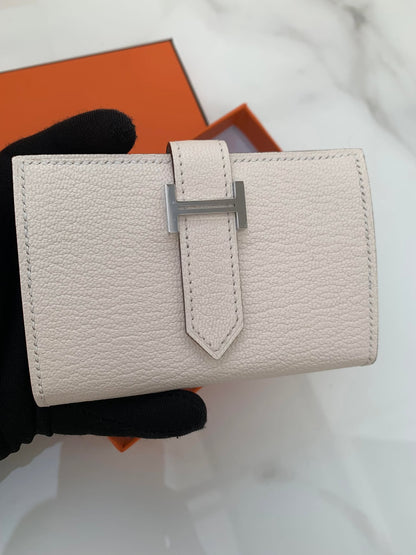 Hermes White Bifold Bearn card holder stamp U Brandnew