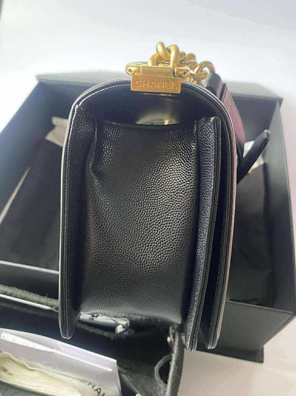 Chanel leboy new med black caviar ghw series 27325601 Rank A