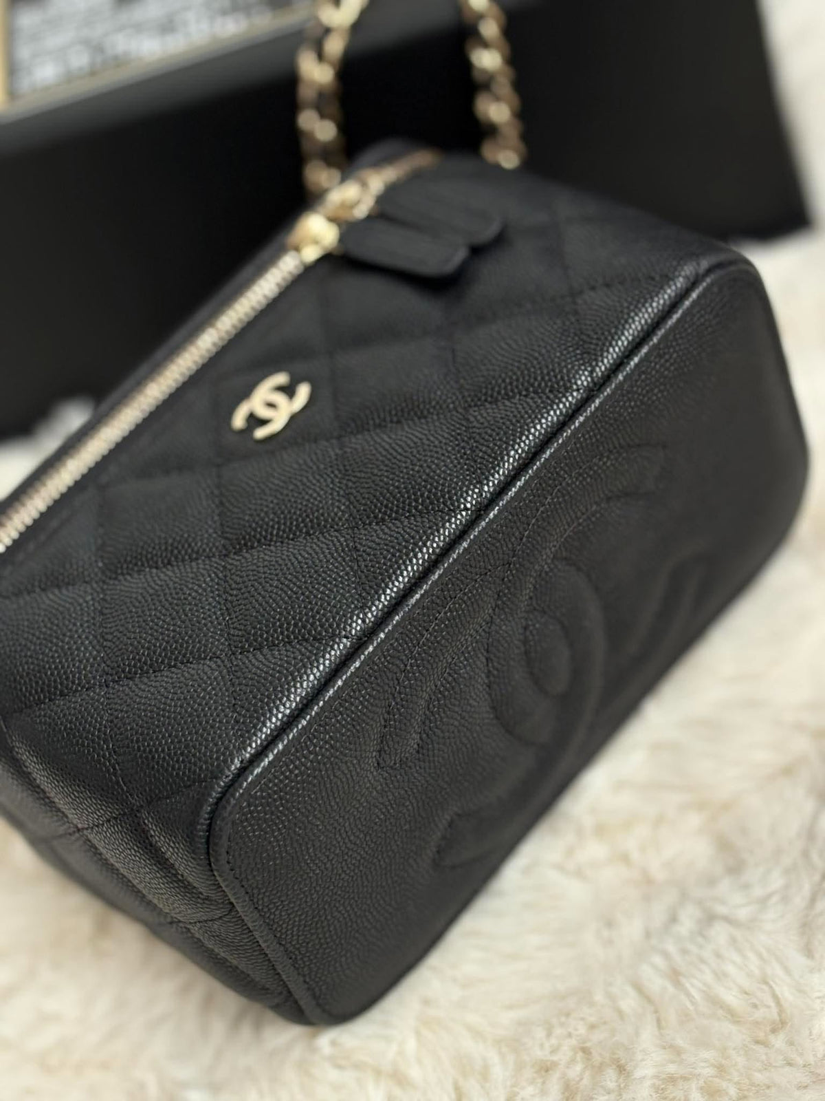 Chanel vanity caviar ghw series 9/10 excellent