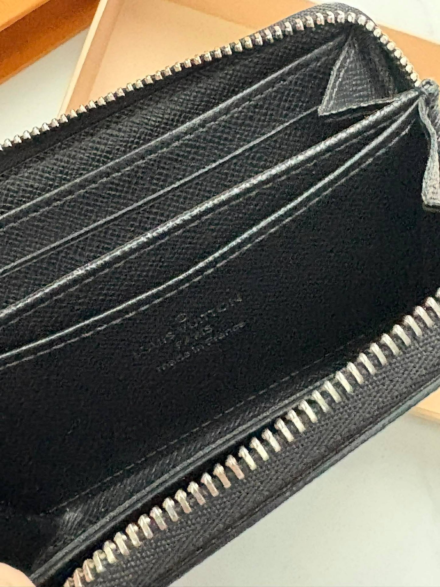 Louis Vuitton zippy wallet graphite box shw MI4131 preloved Rank A