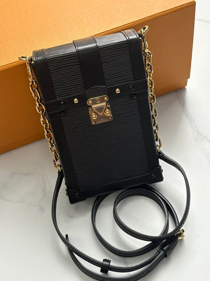 Louis Vutton&nbsp; Epi Trunk black with strap NZ4149