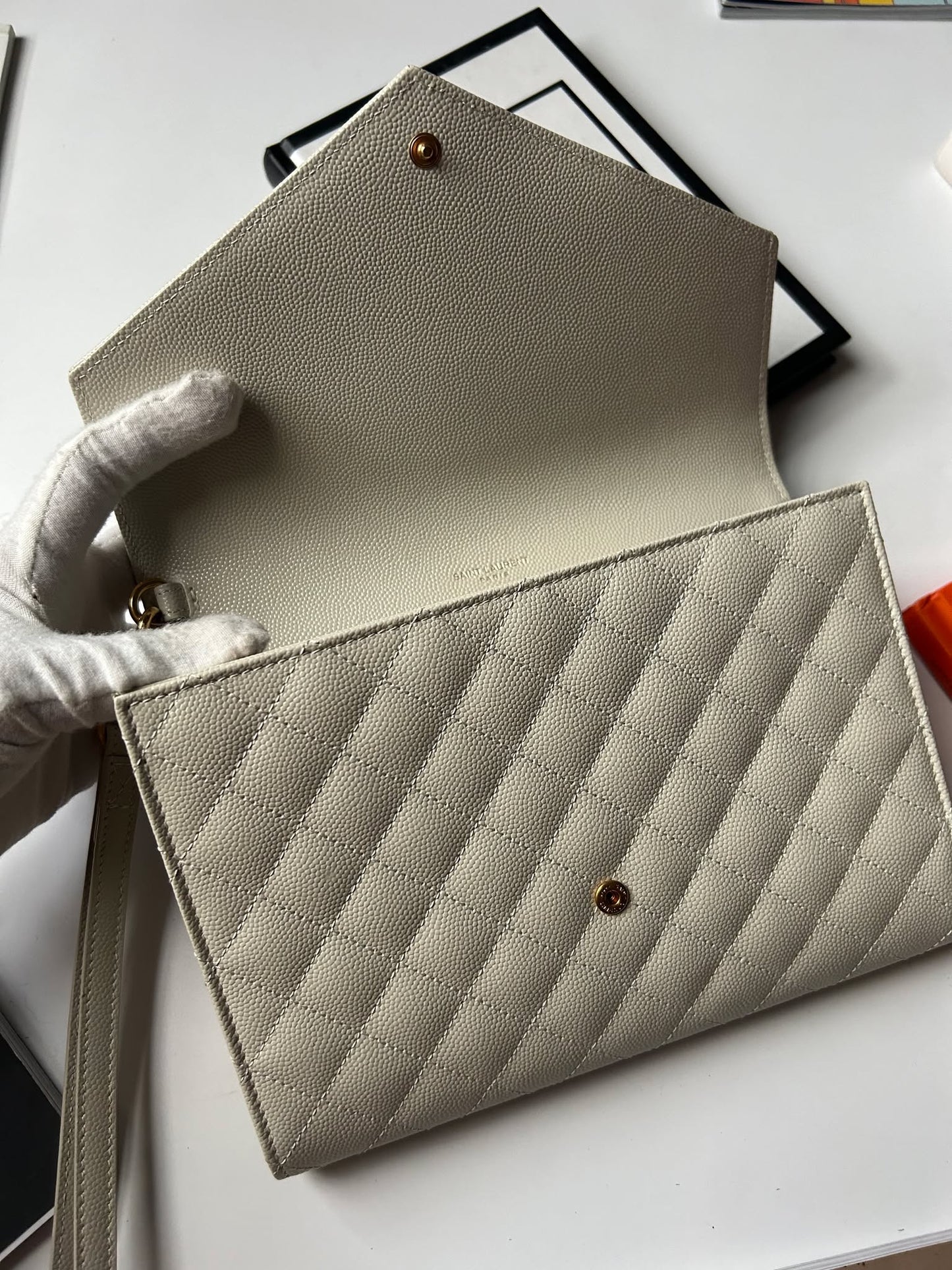 YSL white ghw clutch Brandnew