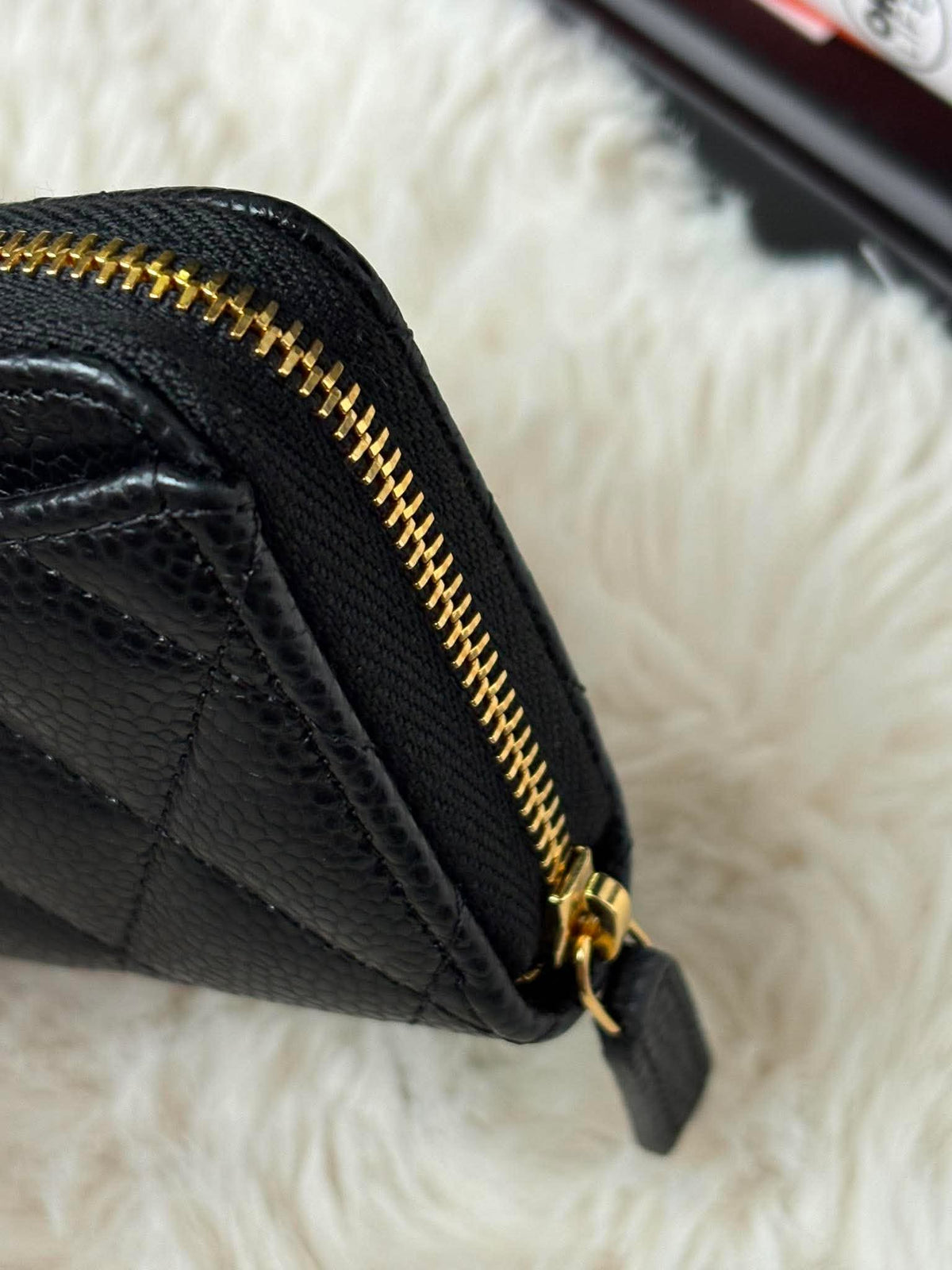 Chanel Compact zippy black chw caviar UUC7P366