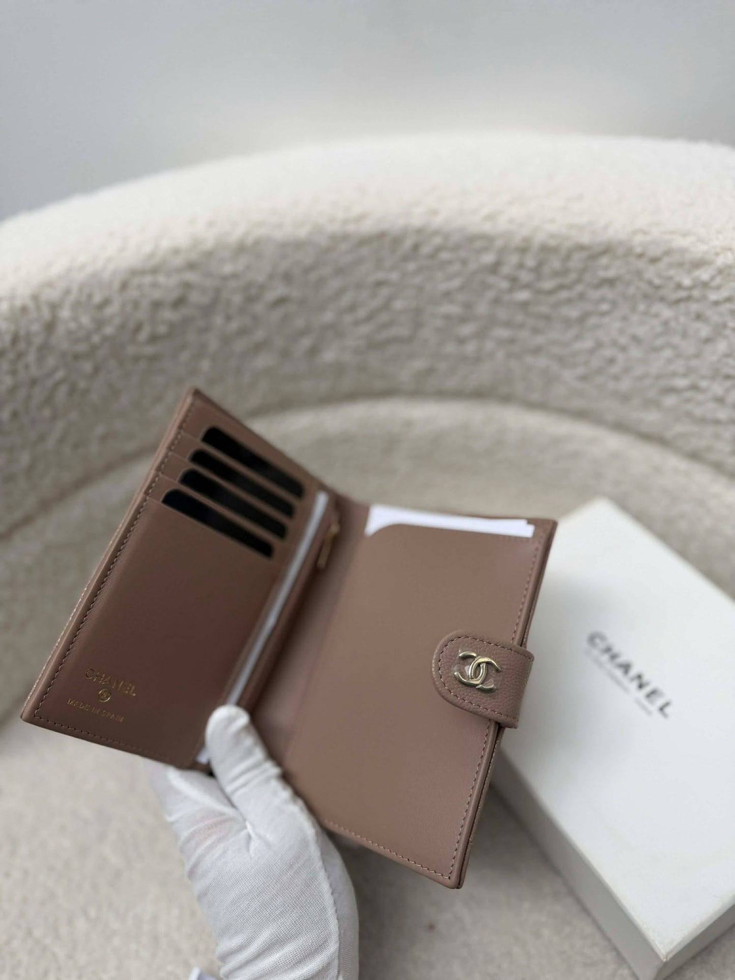 Passport holder dark beige GHW caviar GHW brand new&nbsp; N45UG703 micro