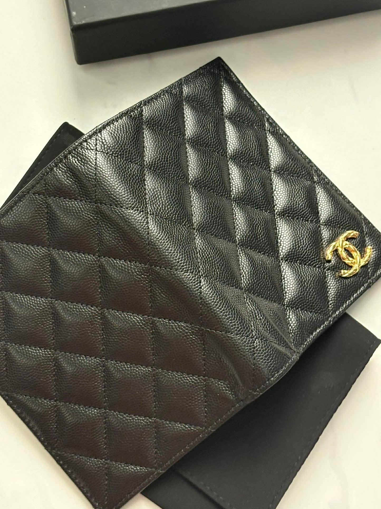 Chanel Passport holder big cc micro H0H63EC8