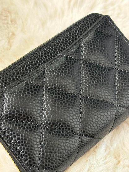 Chanel Compact zippy black chw caviar UUC7P366