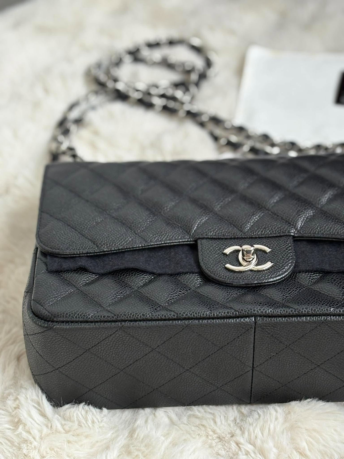 Chanel Jumbo Flap Black Caviar Shw series 19915806 9/10 Excellent Used