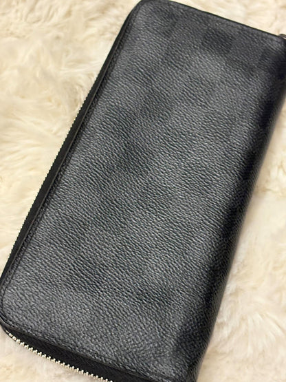 Louis Vuitton Damier Graphite Zippy Wallet LA2196 rank AB