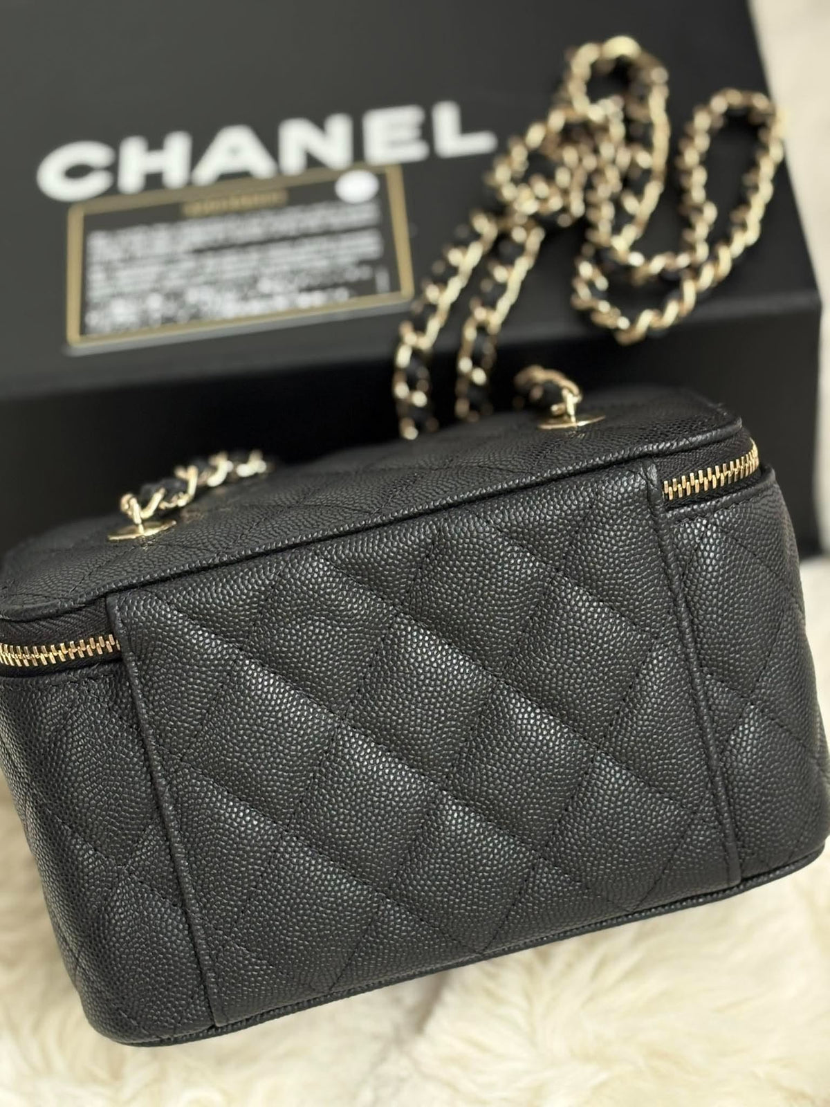 Chanel vanity caviar ghw series 9/10 excellent