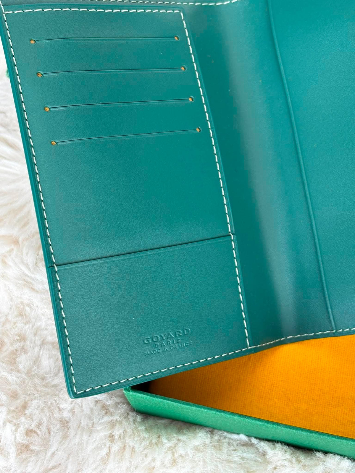 Goyard Passport holder green BN
