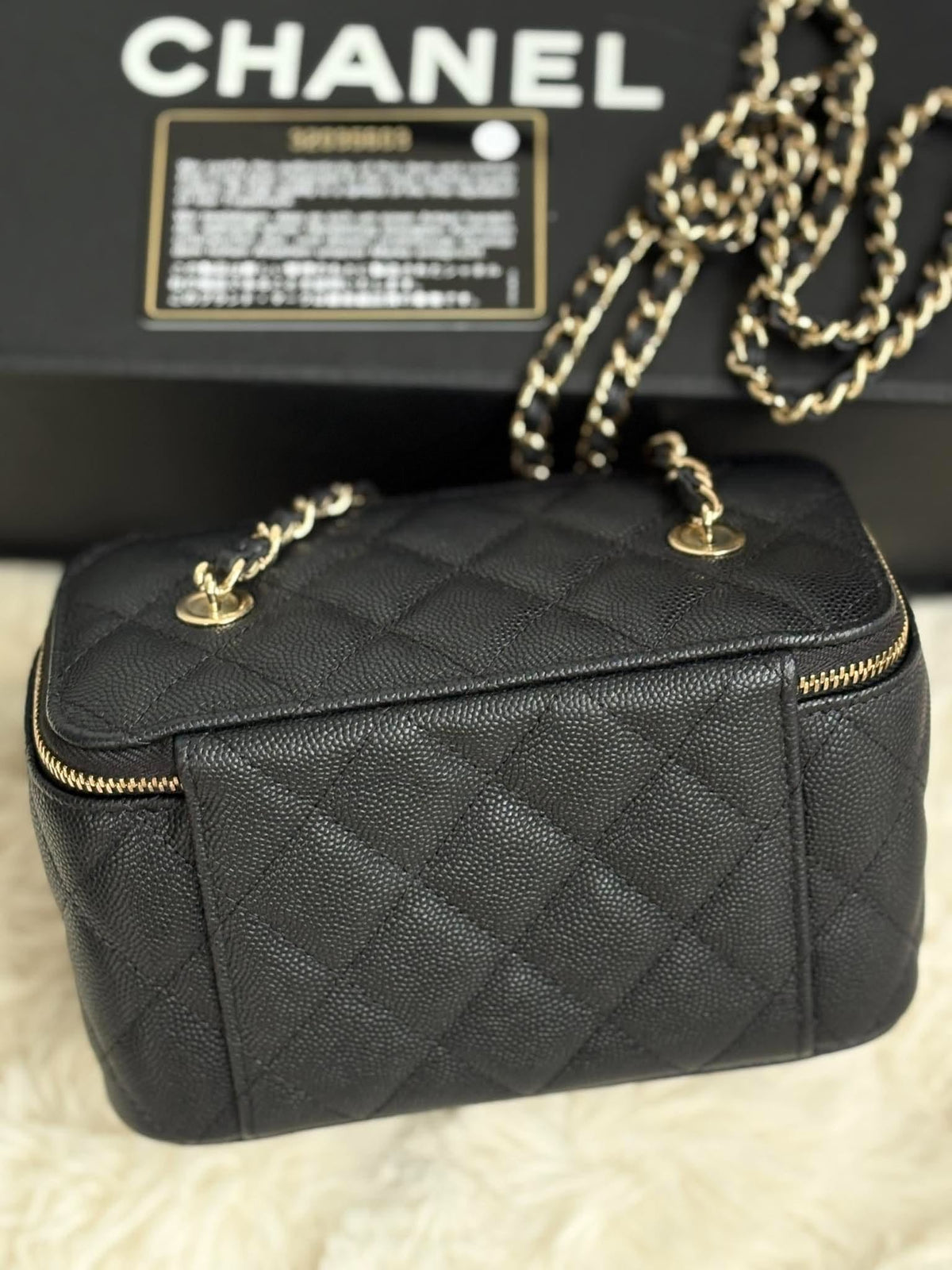Chanel vanity caviar ghw series 9/10 excellent