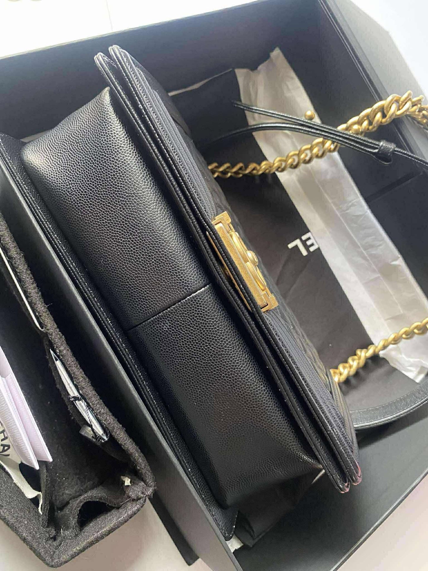 Chanel leboy new med black caviar ghw series 27325601 Rank A
