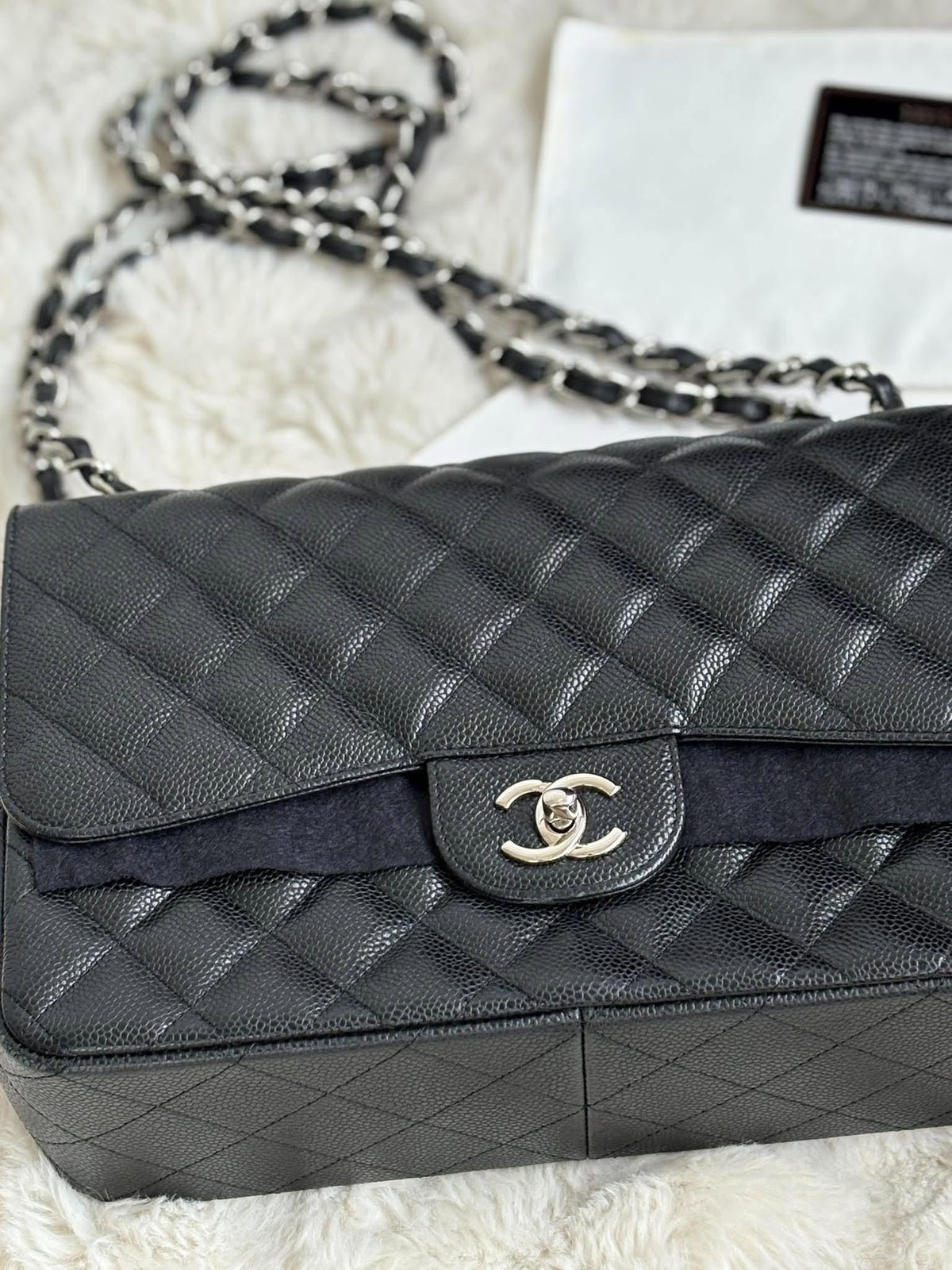 Chanel Jumbo Flap Black Caviar Shw series 19915806 9/10 Excellent Used