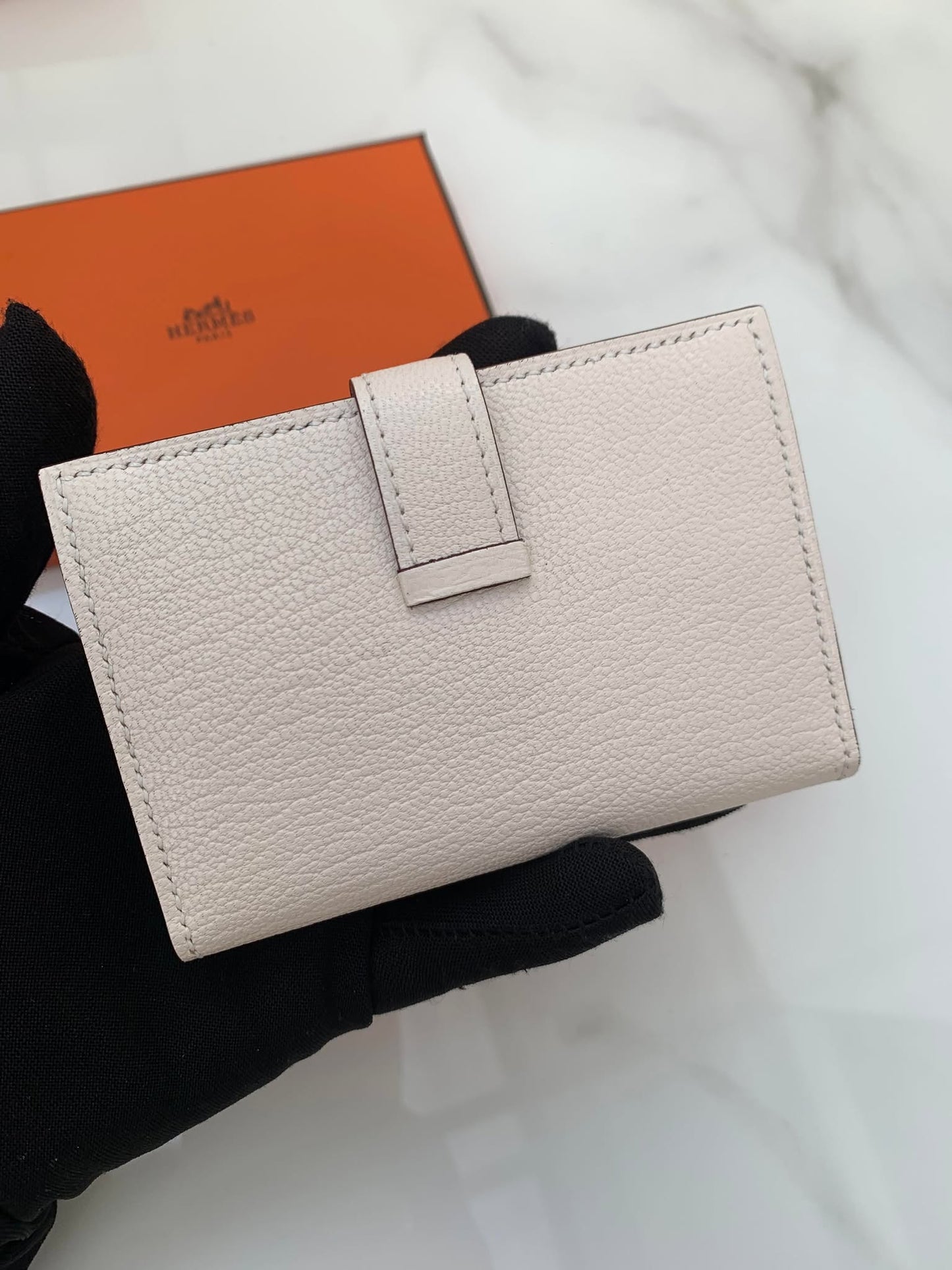 Hermes White Bifold Bearn card holder stamp U Brandnew